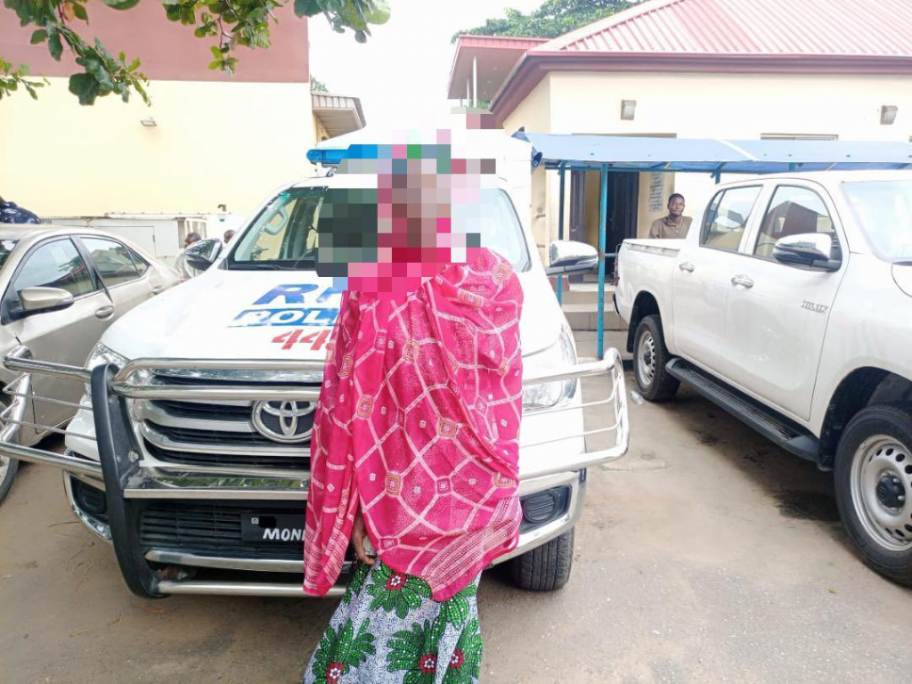 Police stop woman from jumping into Lagos Lagoon