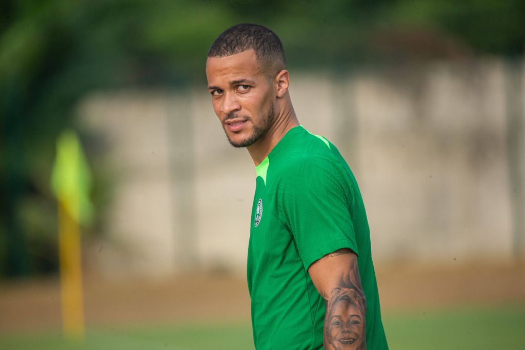 Photo: Super Eagles captain Troost-Ekong flaunts gold-plated iPhone 17 bought for a crazy price