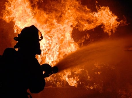 Fire kills 12 in South China residential building