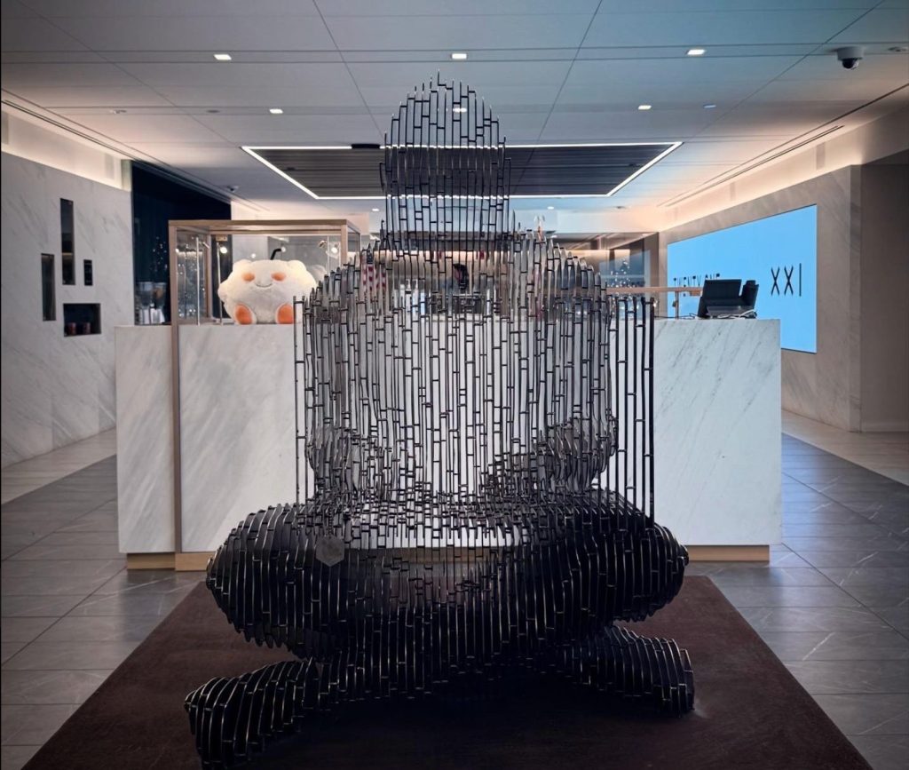 Satoshi Nakamoto Statue Arrives at NYSE as Wall Street Embraces Bitcoin