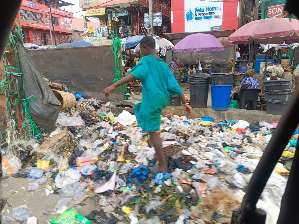 Lagos markets where refuse competes with foodstuffs