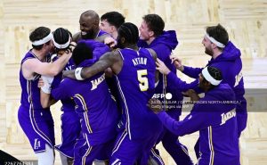 LeBron James breaks NBA appearance record in Lakers win