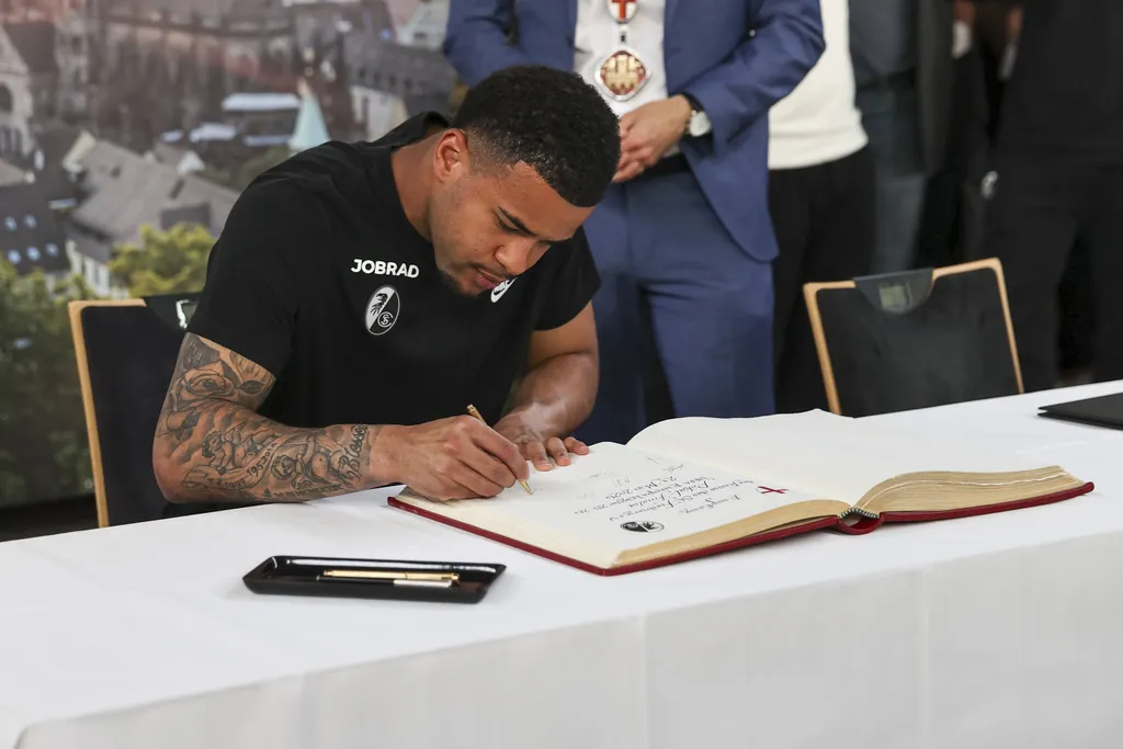 Super Eagles target’s Premier League dream fails as Freiburg prepare Frankfurt loan solution