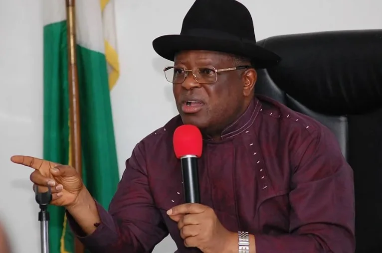 Umahi inaugurates APC infrastructure campaign team