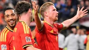 De Bruyne, Lewandowski star in big wins