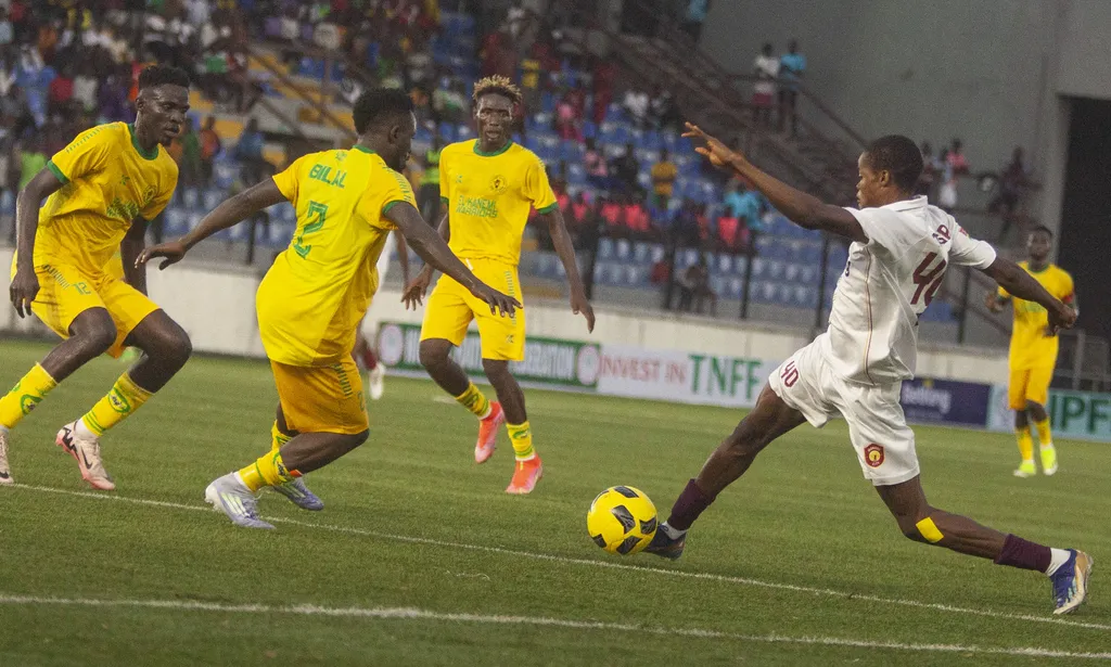 CAF Confederation Cup: El-Kanemi out after two late Raja goals