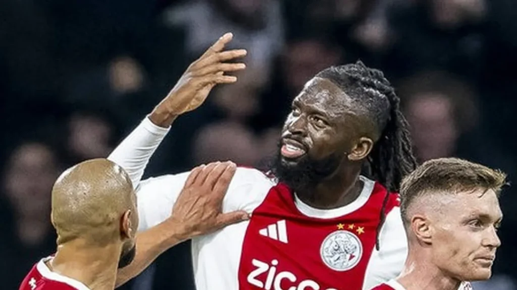 Report: Ajax open Wolves talks for Arokodare, but €25m is their cap